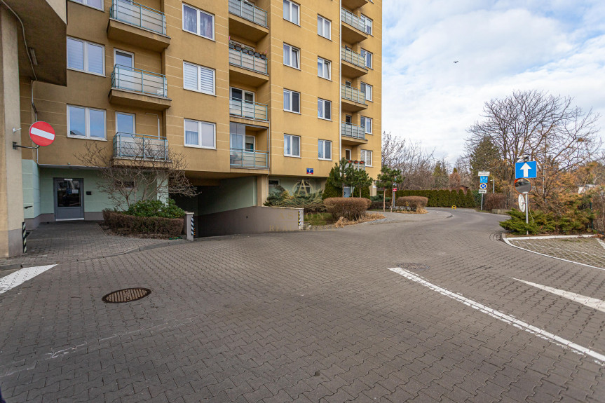 Warszawa, Ochota, Zadumana, Simple and Comfortable Apartment Near Park