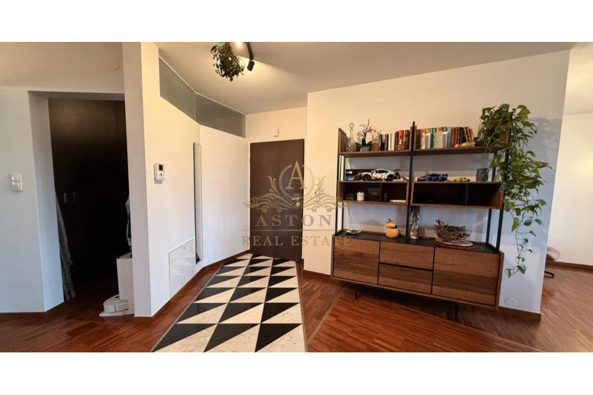 Warszawa, Śródmieście, Grzybowska, Przestronny apartament na Grzybowskiej